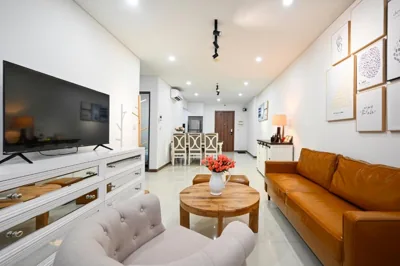 Apartamento de tres dormitorios con balcón — Hà Đô Q10 2PN-3PN 2WC- Khoa Home