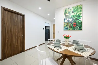 Apartamento de dos dormitorios con balcón — Hà Đô Q10 2PN-3PN 2WC- Khoa Home